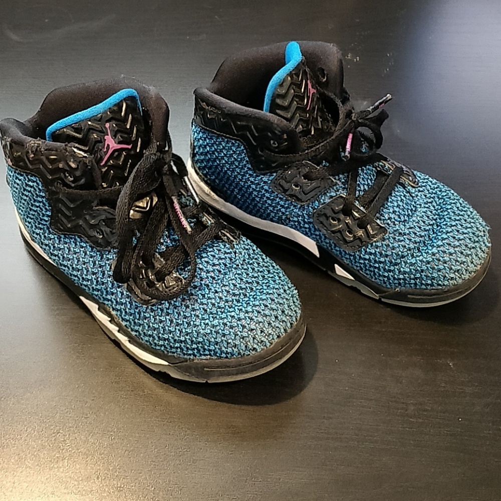 Boys toddler Nike Jordan shoes size 9C